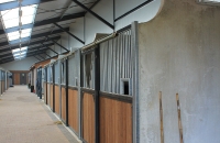 nieuwbouw manege met inpandige woning Ospel