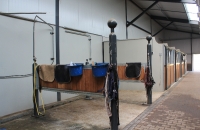 nieuwbouw manege met inpandige woning Ospel