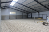 nieuwbouw manege met inpandige woning Ospel